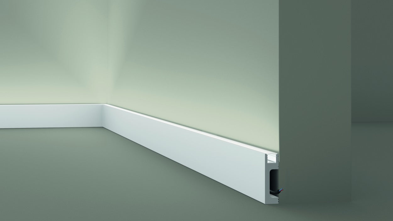 IL10 LED Skirting