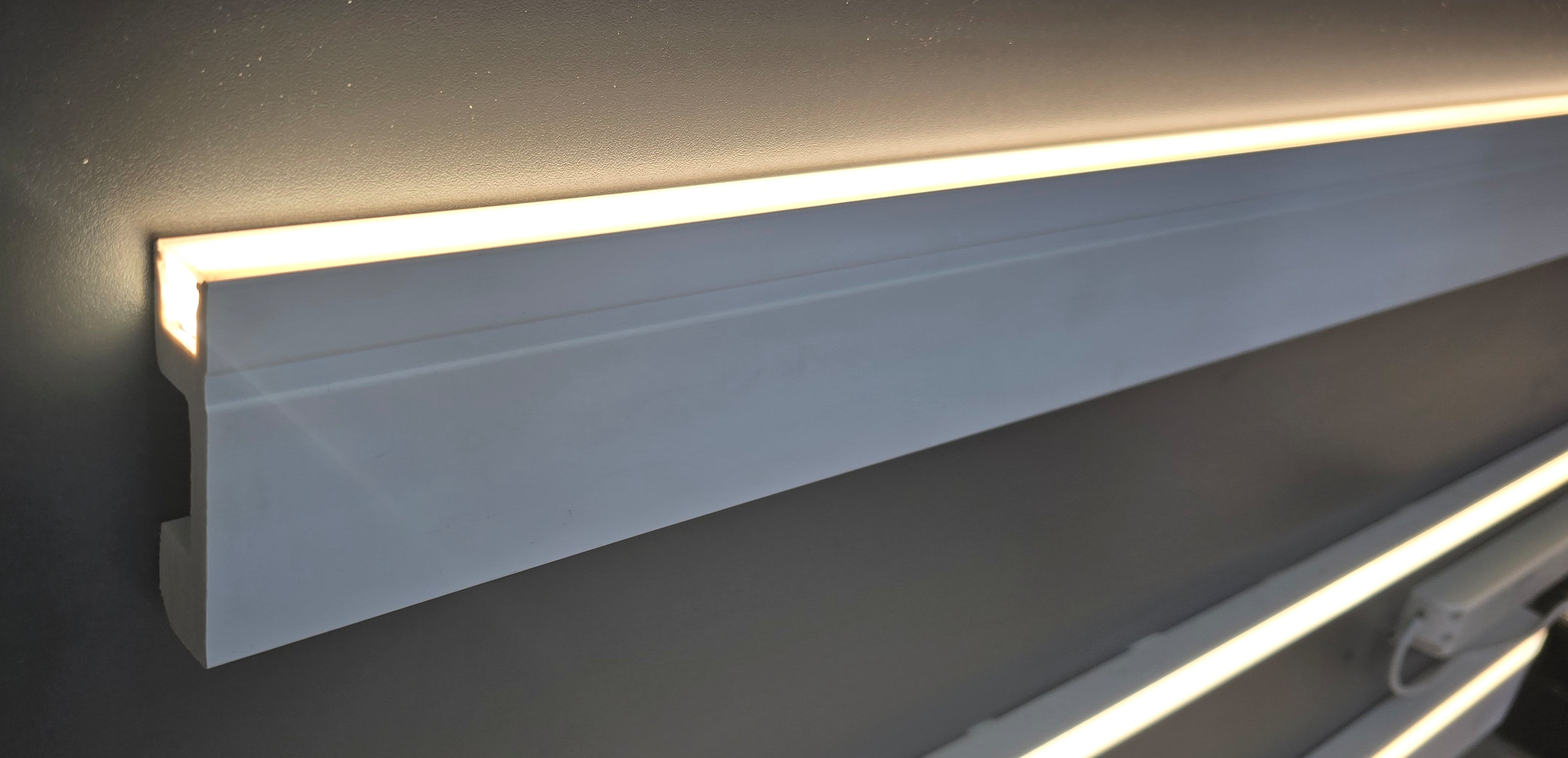 LED skirting 3039