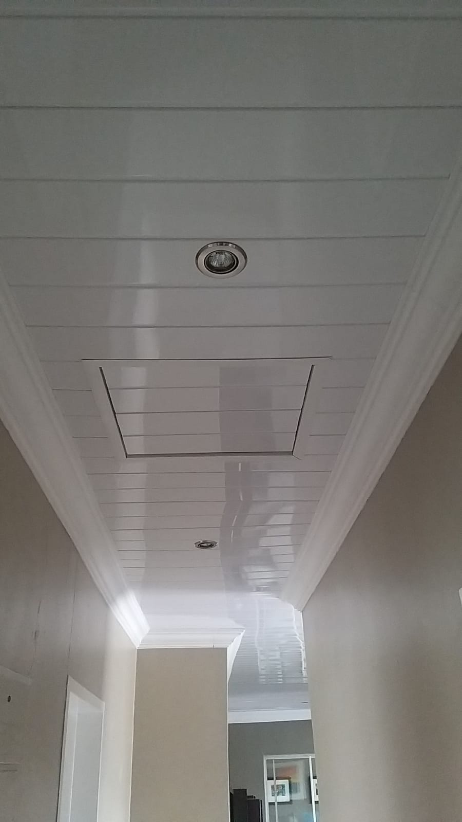 PVC Glossy white grooved ceiling-Passage